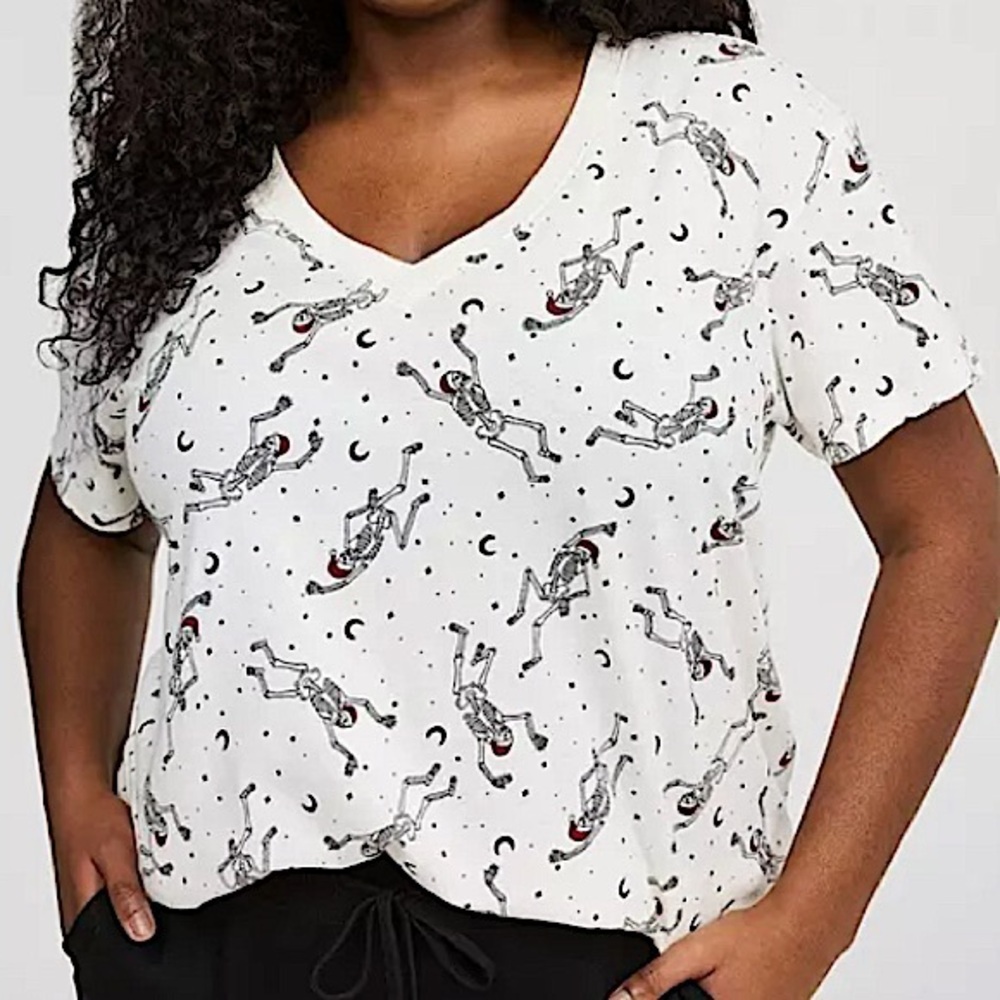 TORRID Skeletons Print‎ Holiday V-Neck Cotton Tee NWT Size 3X